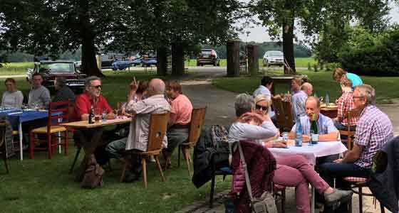 Spargel-Picknick Tischgedeck